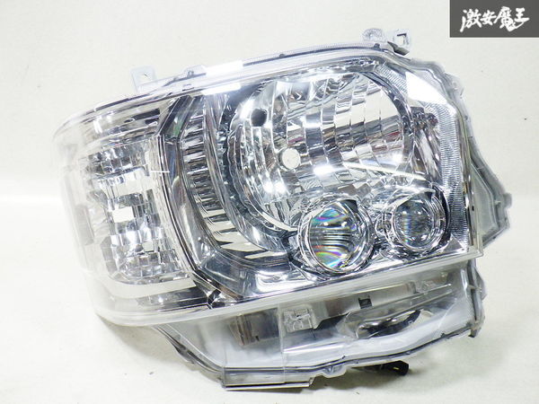 Toyota original 200 series Hiace 4 type 5 type 6 type 7 type LED head light headlamp right side right driver`s seat KOITO 26-137 engrave :A3 immediate payment