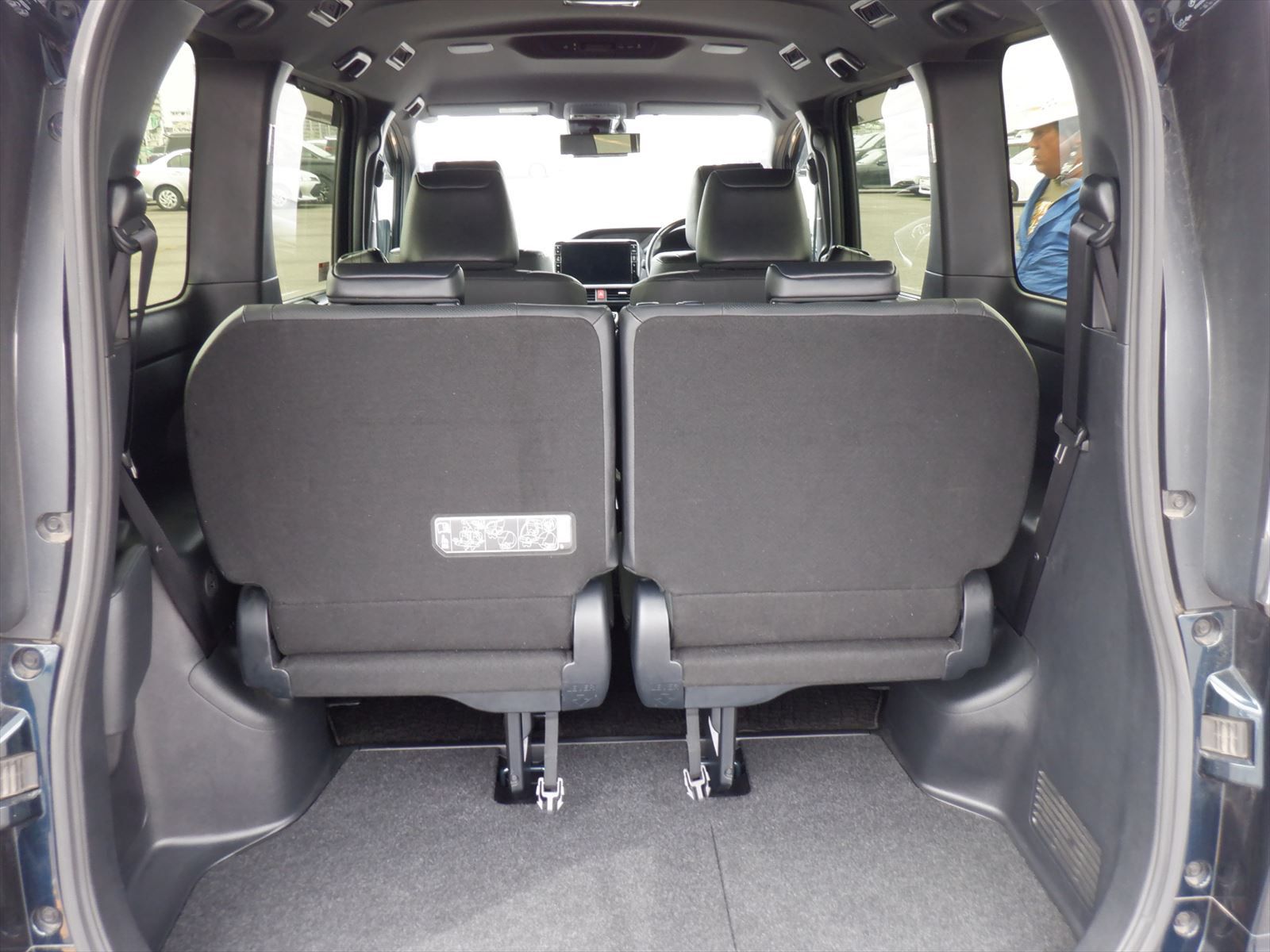 Toyota Esquire Hybrid Gi Package