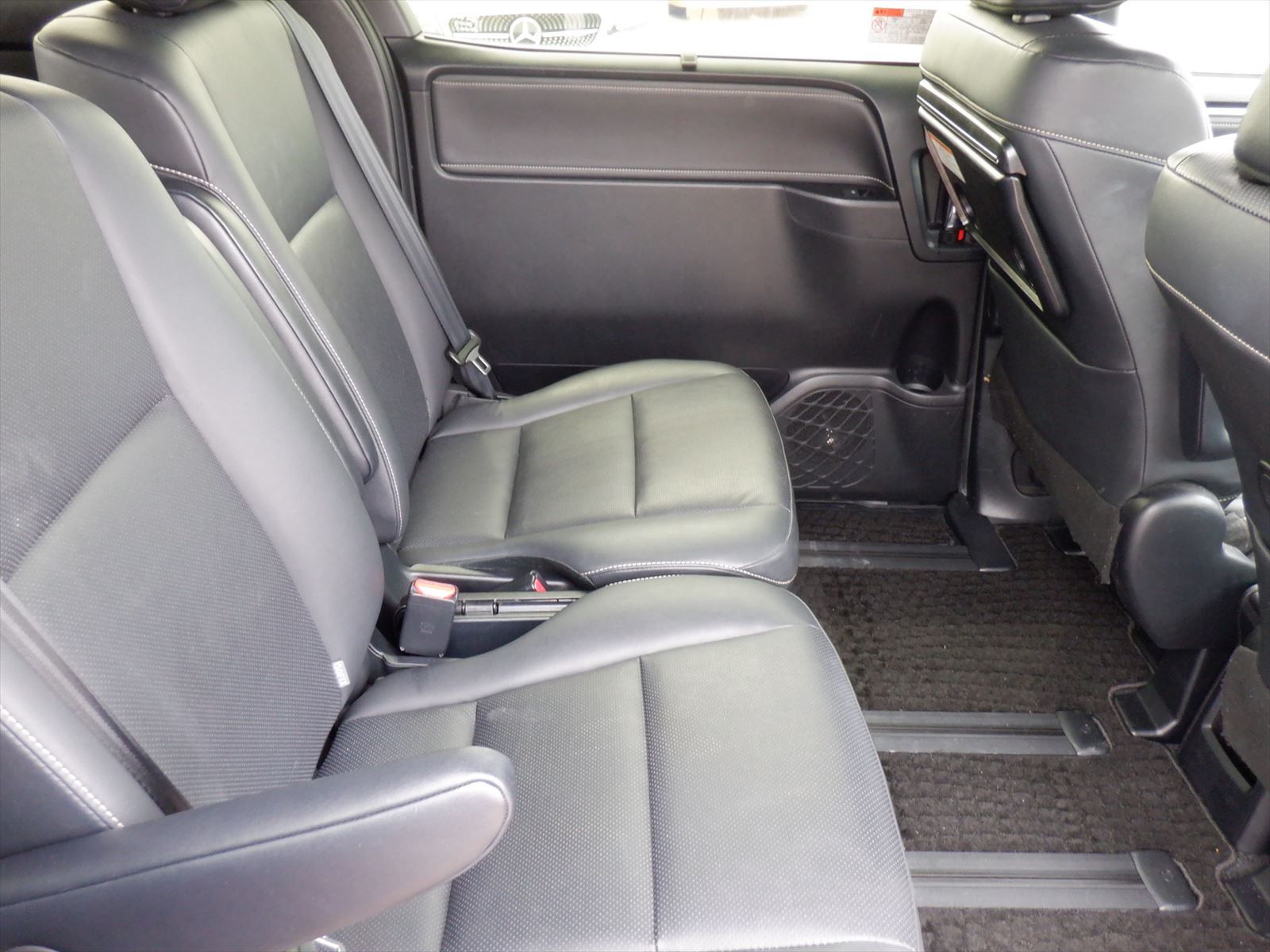 Toyota Esquire Hybrid Gi Package