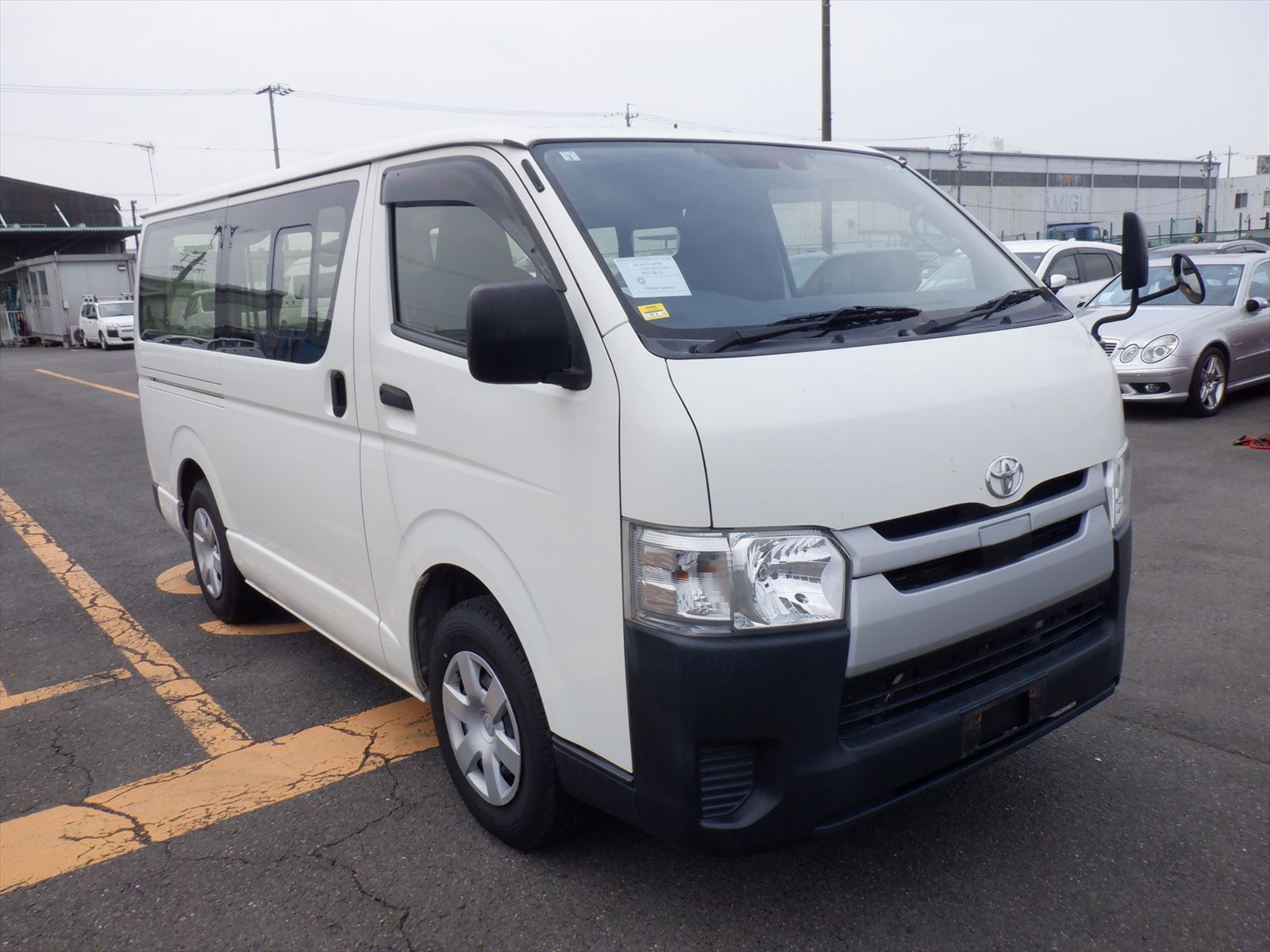 TOYOTA HIACE DX-HALF SEELING