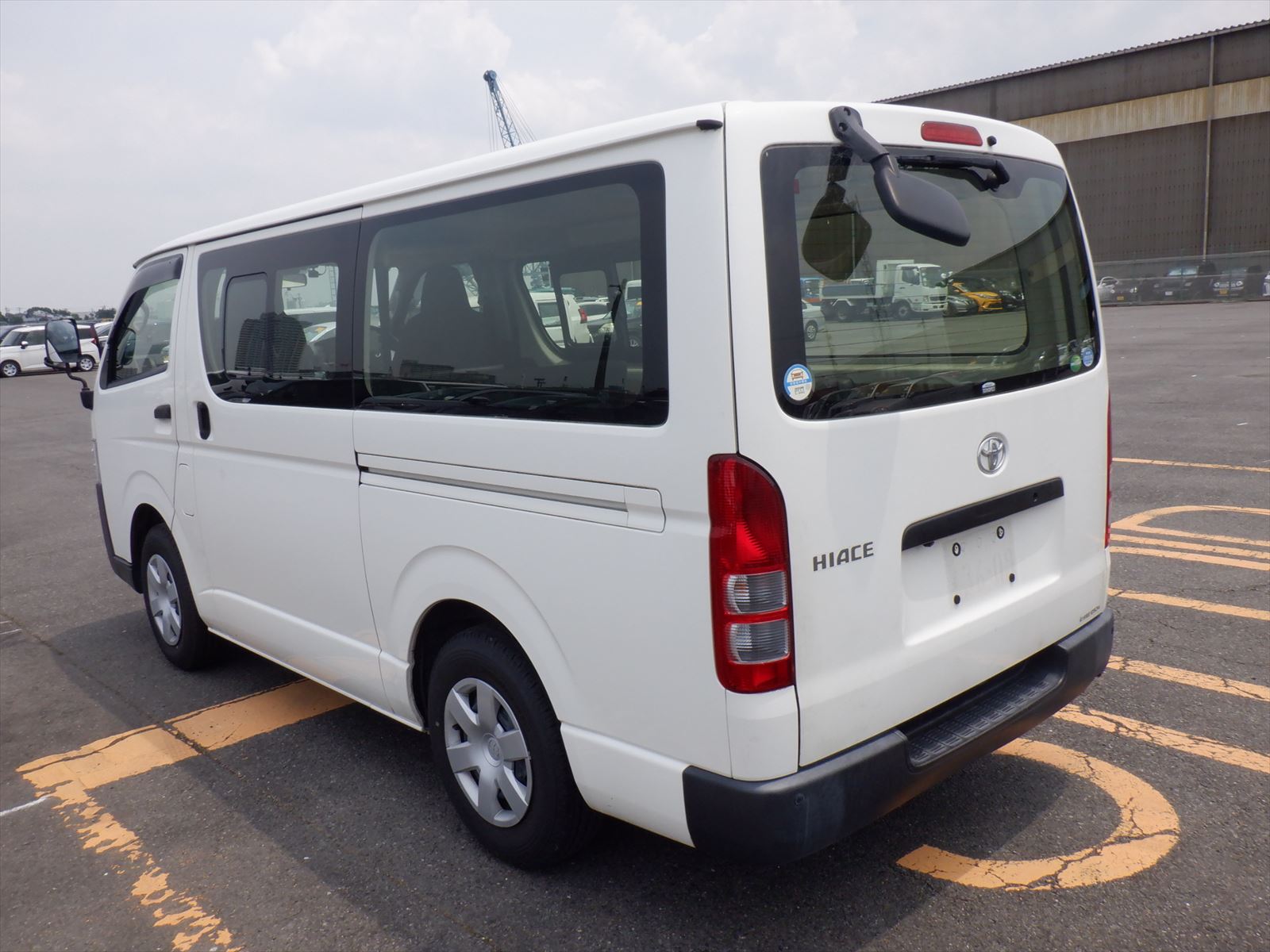 TOYOTA HIACE DX-HALF SEELING