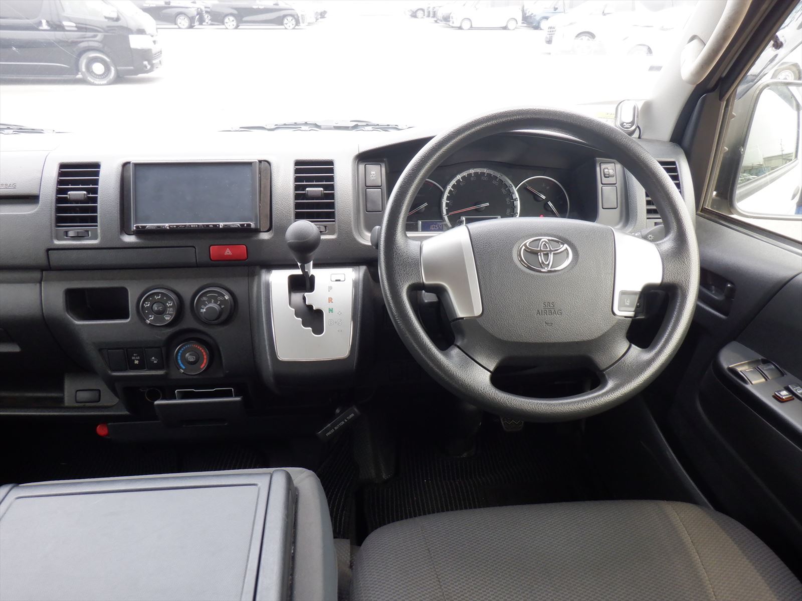 TOYOTA HIACE DX-HALF SEELING