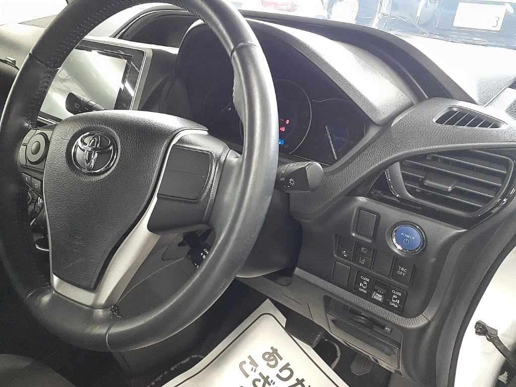 TOYOTA NOAH HYBRID WXB III PACKAGE