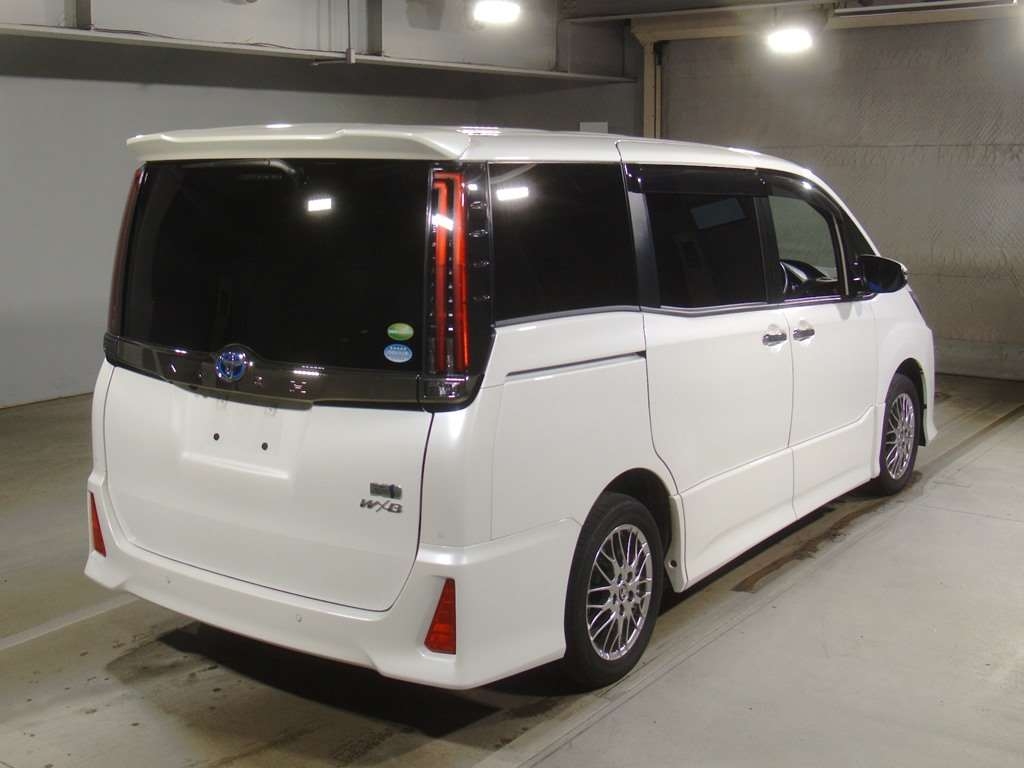 TOYOTA NOAH HYBRID WXB III PACKAGE