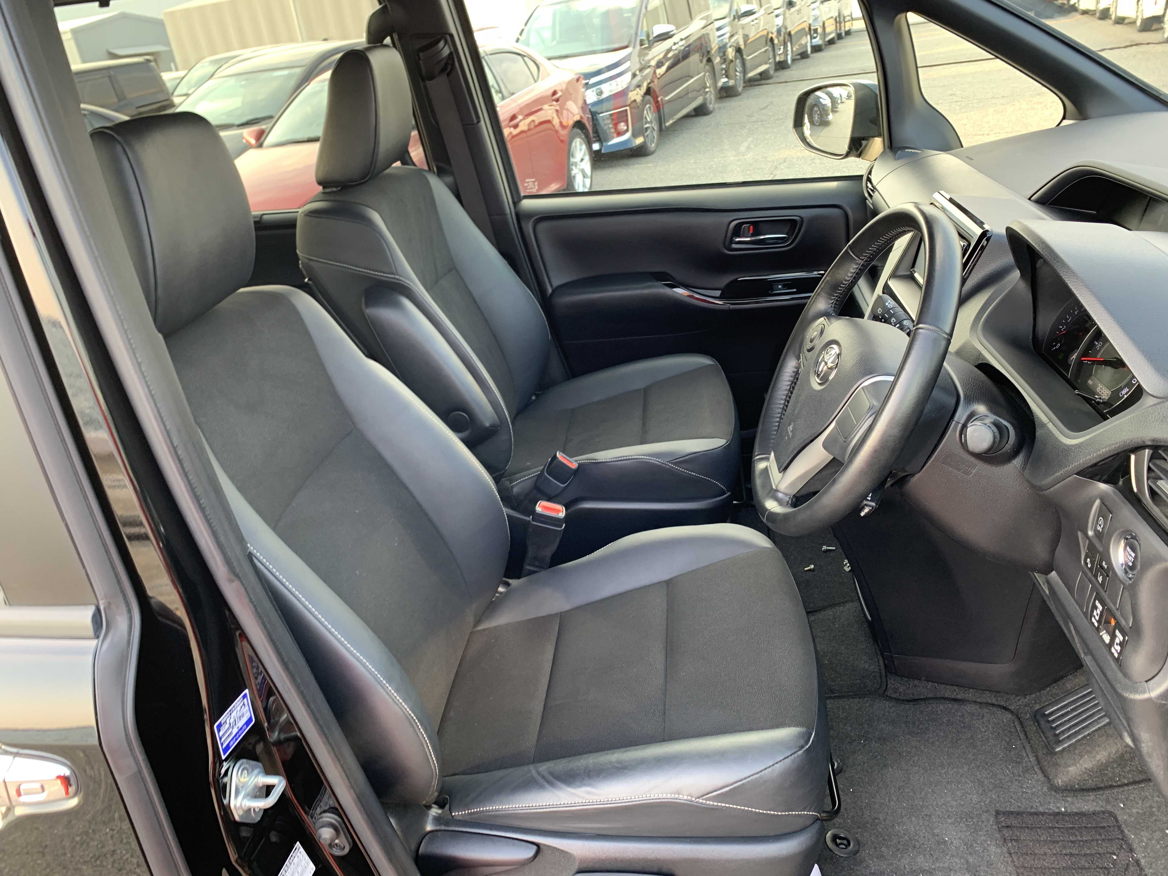 TOYOTA NOAH HYBRID WXB III PACKAGE