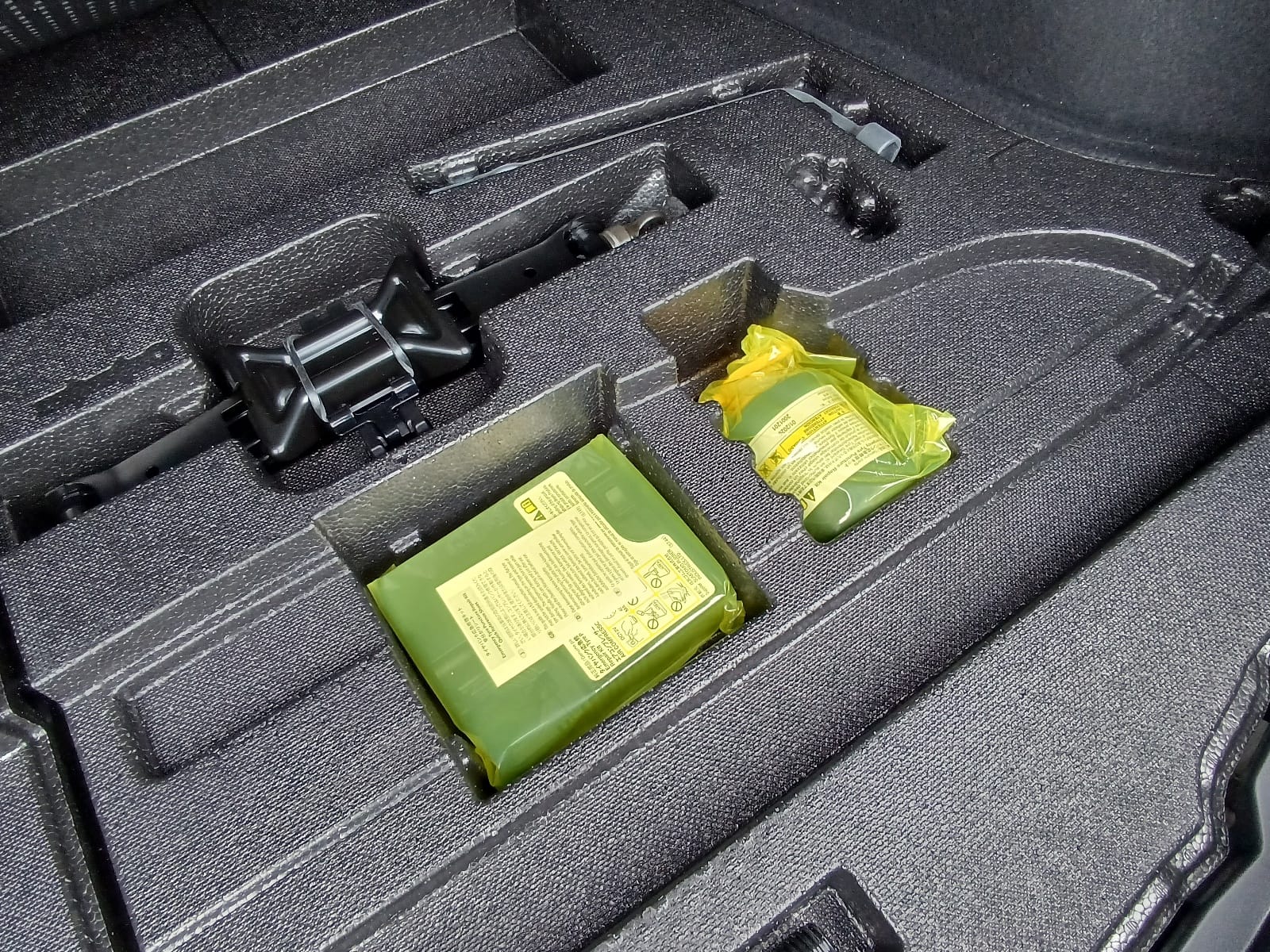 TOYOTA PRIUS HYBRID  A PREMIUM