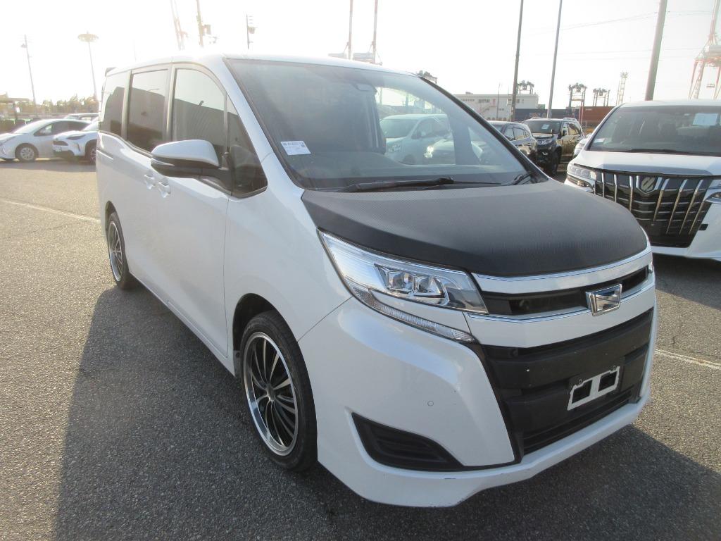 Toyota Noah Hybrid X-Pkg