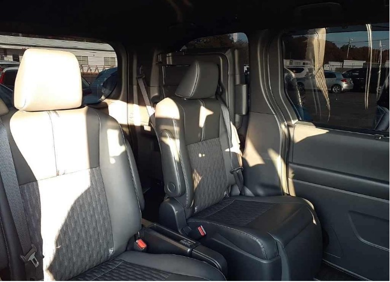TOYOTA NOAH HYBIRD S-Z PKG