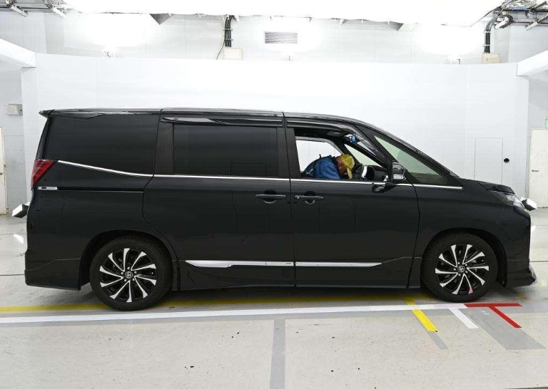 TOYOTA NOAH HYBIRD S-Z PKG