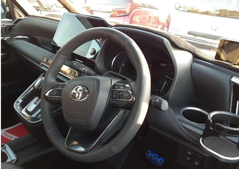 TOYOTA NOAH HYBIRD S-Z PKG