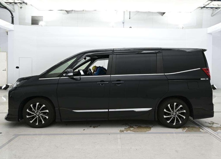 TOYOTA NOAH HYBIRD S-Z PKG