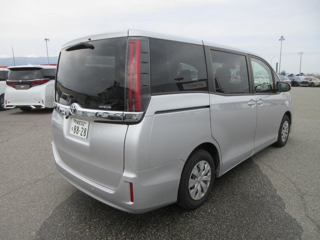 Toyota Noah  X-Pkg