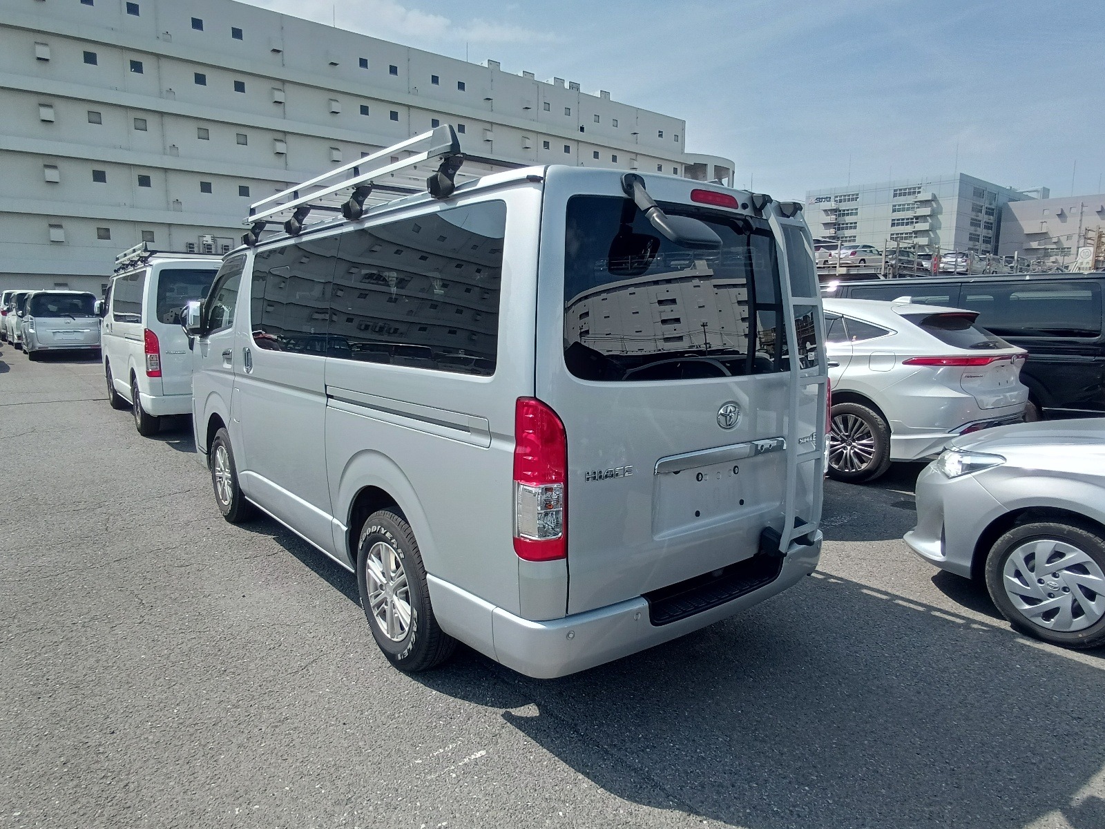 TOYOTA HIACE SUPER GL DARK PRIME