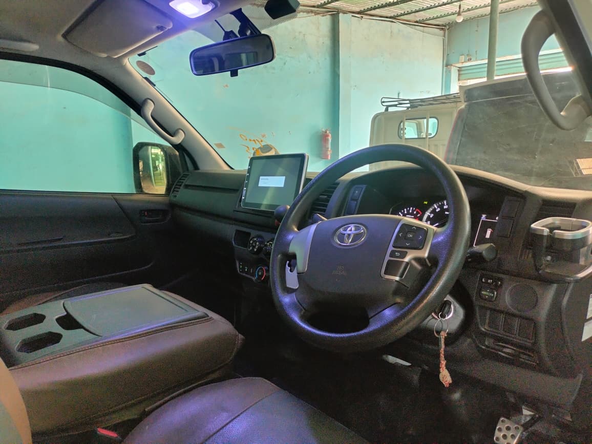 TOYOTA HIACE GL-HID PKG
